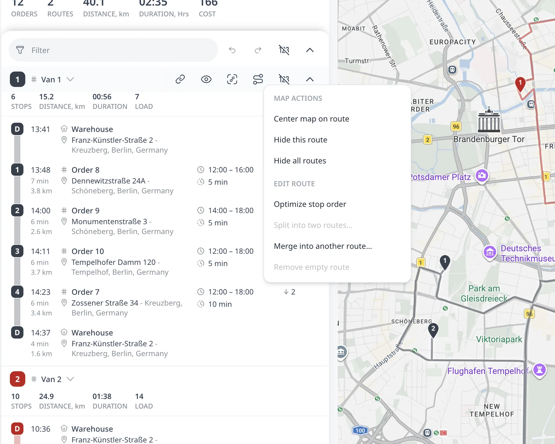 Le menu des actions de tournée ouvert sur une carte de tournée : Actions de carte (centrer, masquer) et Modifier la tournée (Optimiser l'ordre des arrêts, Scinder en deux tournées, Fusionner dans une autre tournée)