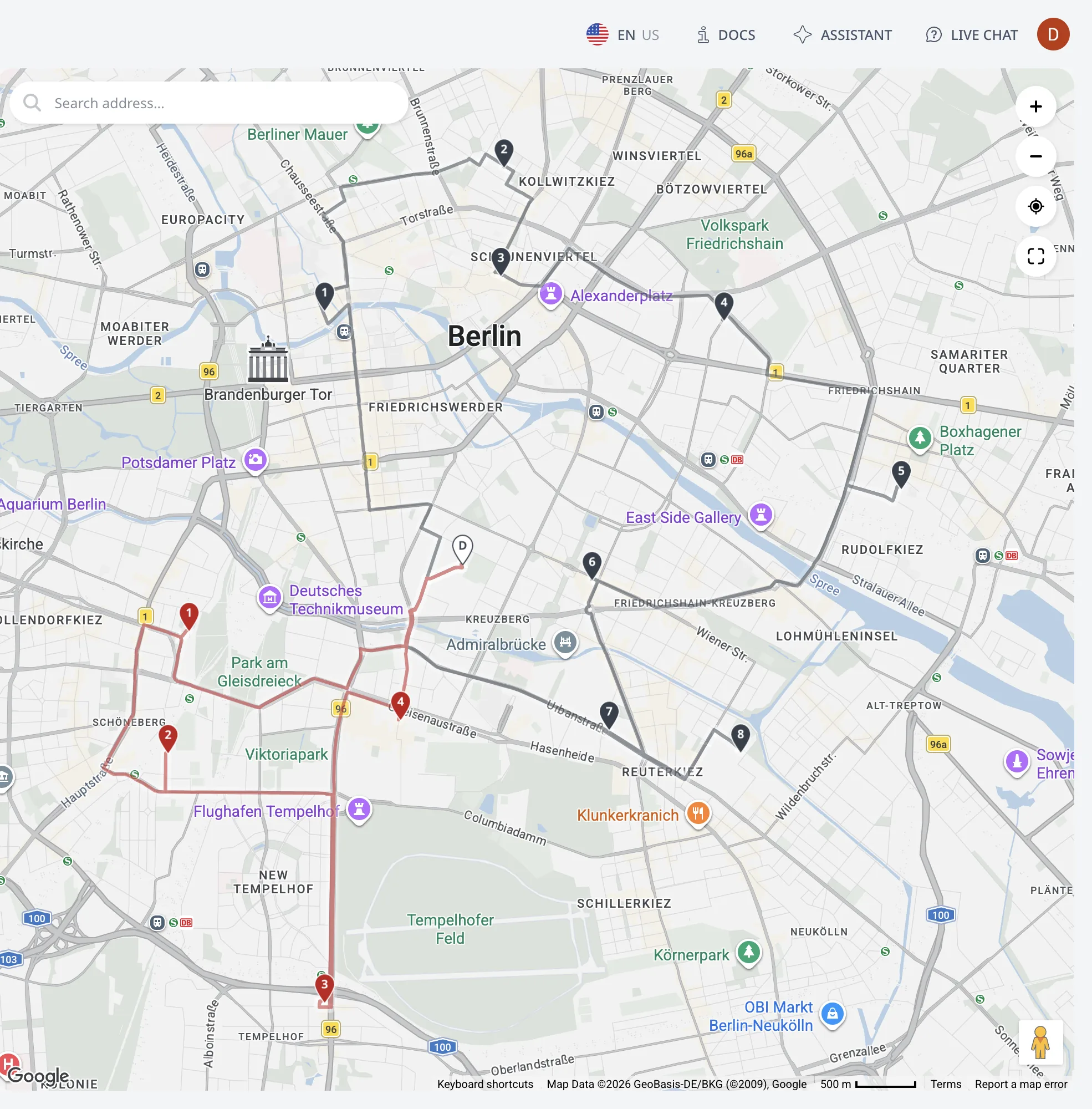 La carte après une optimisation : deux tournées colorées avec des épingles numérotées, la zone de recherche et la pile de contrôles