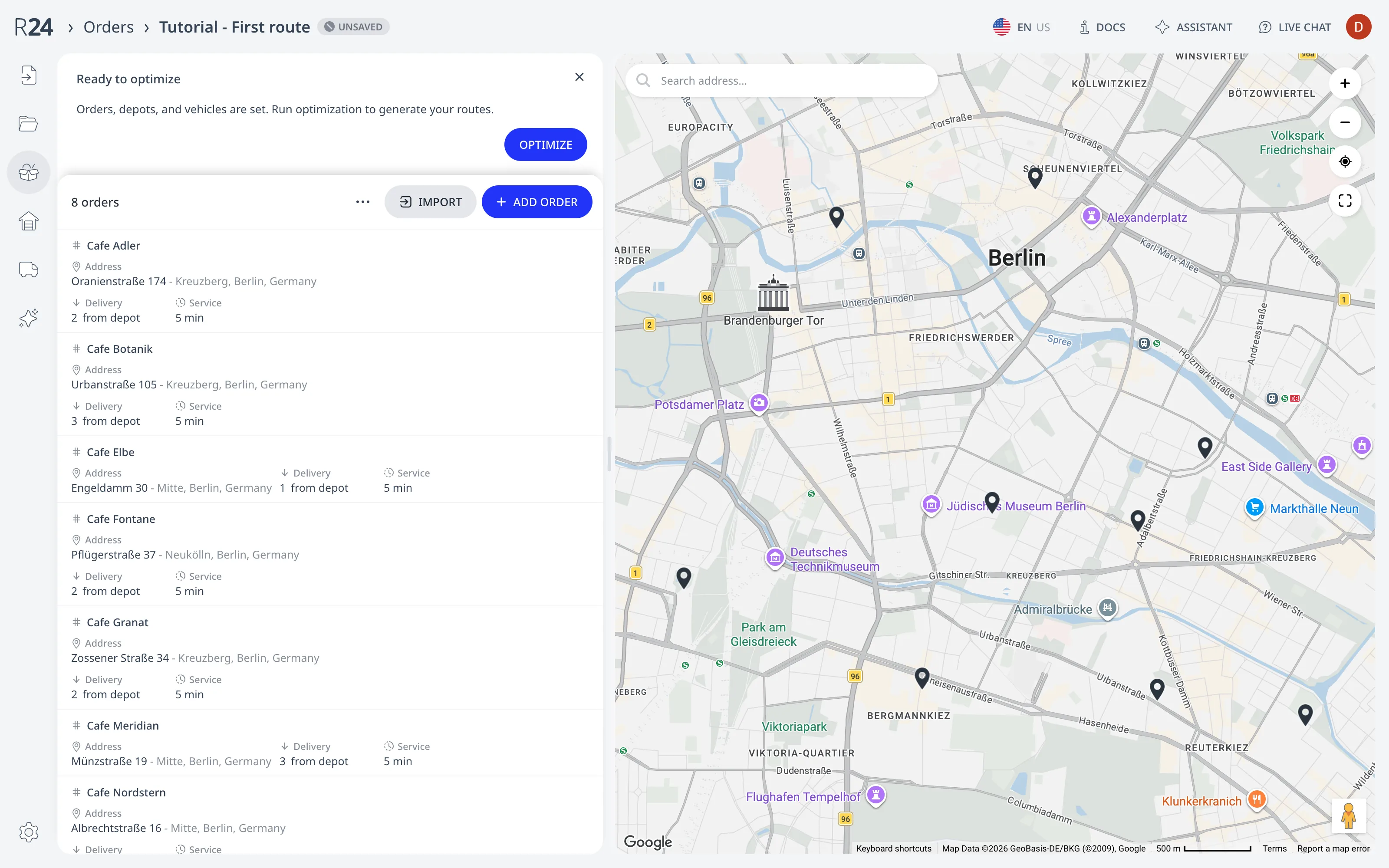 La page Commandes listant les huit cafés avec leurs temps de service, à côté d'une carte de Berlin avec une épingle par commande